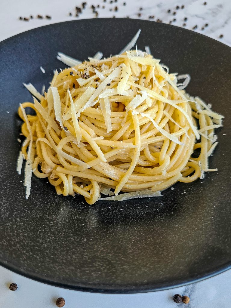 Cacio e Pepe Served